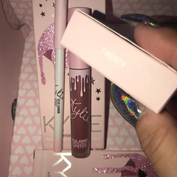 Kylie Jenner “TWENTY” colored LipKit - Picture 3 of 7